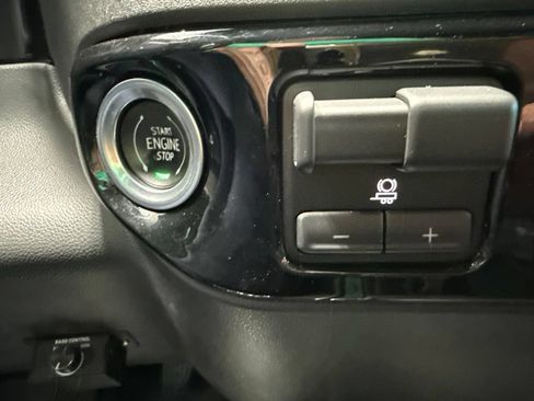 Used 2022 Chevrolet Silverado 1500 ZR2 w/ Technology Package AWD/4WD image 21