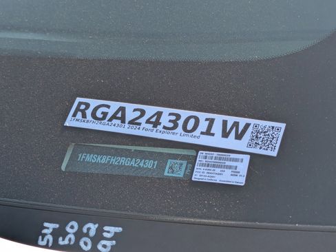 Used 2024 Ford Explorer Limited image 34