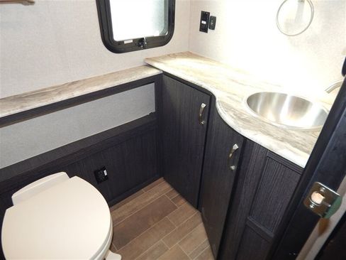 Used 2018 Ford E-450 and Econoline 450 Super Duty w/ Motorhome Prep Package RWD image 45