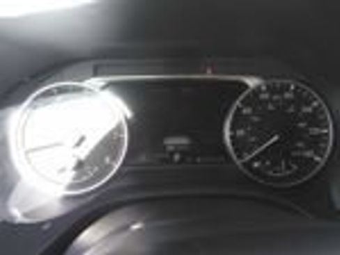 Used 2025 Nissan Rogue SV FWD image 8