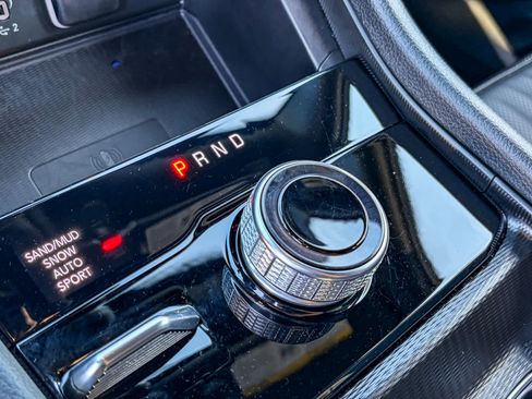 Used 2024 Jeep Grand Cherokee Limited w/ Luxury Tech Group II image 18