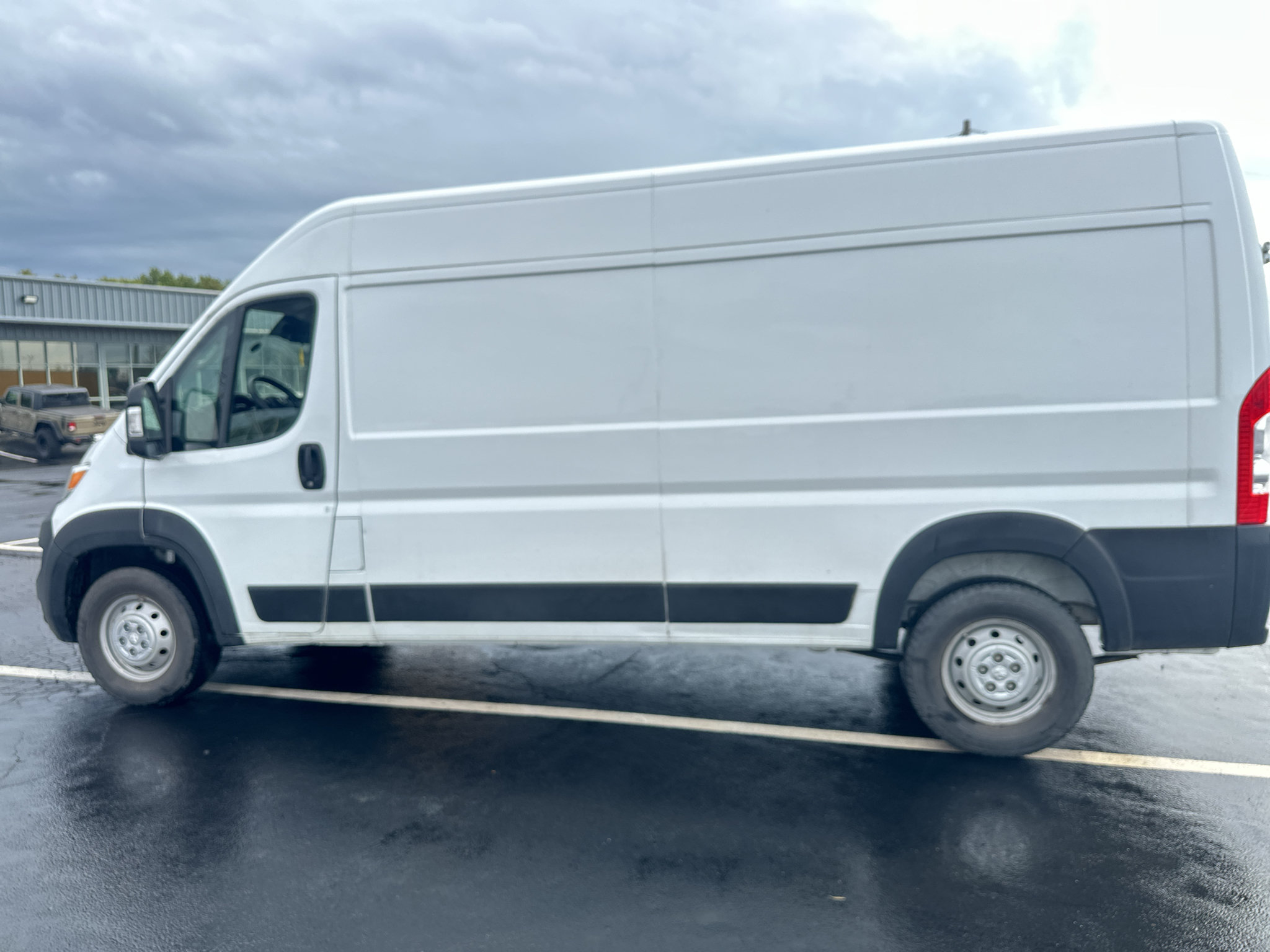 Used 2023 RAM ProMaster 2500 FWD image 9