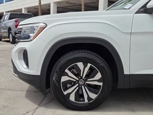Used 2024 Volkswagen Atlas SE FWD image 9
