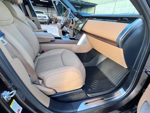 Used 2025 Land Rover Range Rover Long Wheelbase Autobiography image 16