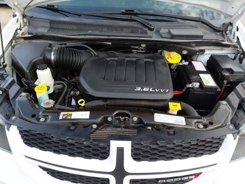 Used 2018 Dodge Grand Caravan GT image 32