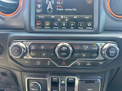 Used 2020 Jeep Gladiator Mojave w/ Dual Top Group AWD/4WD image 17