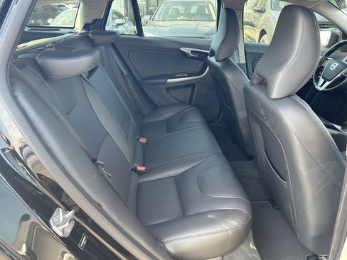 Used 2017 Volvo V60 T5 Platinum w/ Climate Package image 25