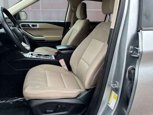 Used 2023 Ford Explorer XLT AWD/4WD image 26