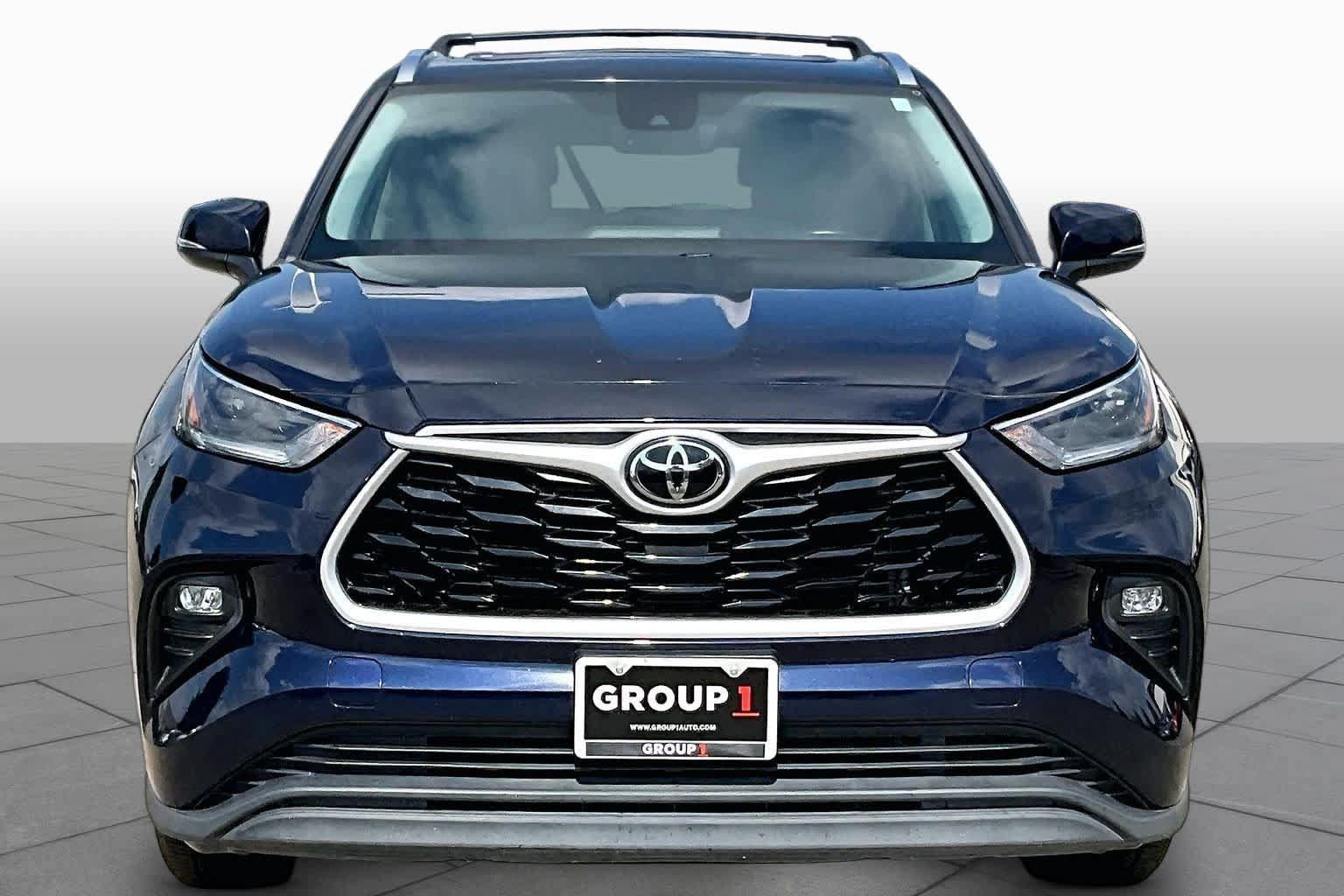 Used 2021 Toyota Highlander XLE AWD/4WD image 4