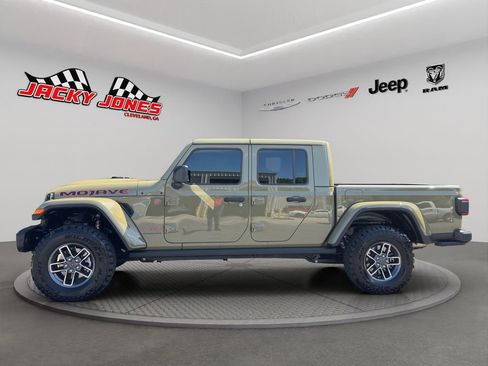 Used 2025 Jeep Gladiator Mojave AWD/4WD image 3