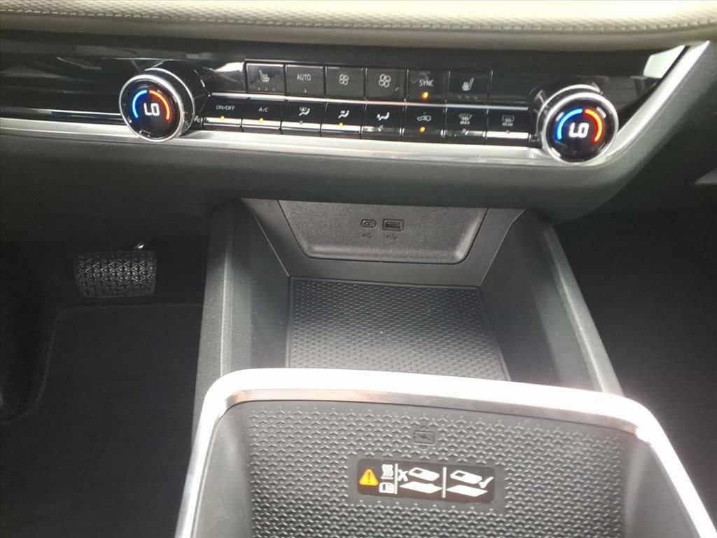 New 2027 Chevrolet Equinox LT w/ Convenience Package II FWD image 21
