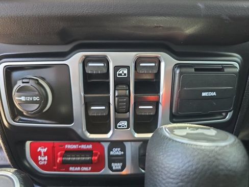 Used 2025 Jeep Wrangler Unlimited Rubicon AWD/4WD image 18
