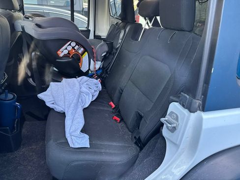 Used 2019 Jeep Wrangler Unlimited Sport S AWD/4WD image 4