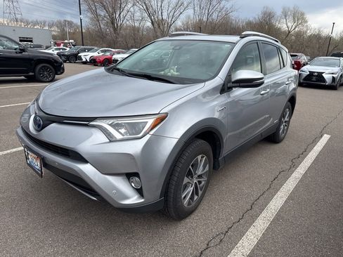 Used 2018 Toyota RAV4 XLE w/ Convenience Package image 17