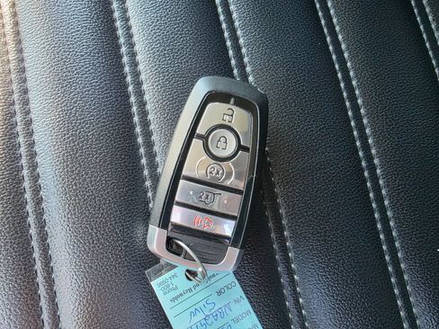 Used 2022 Ford Edge SEL w/ Convenience Package AWD/4WD image 10