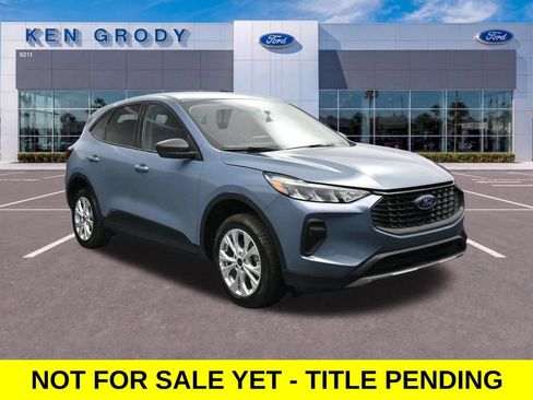 Used 2025 Ford Escape Active AWD/4WD image 1