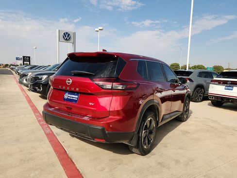 Used 2024 Nissan Rogue SV FWD image 5