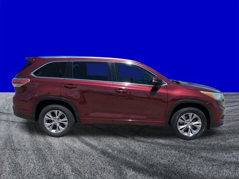 Used 2015 Toyota Highlander XLE FWD image 3