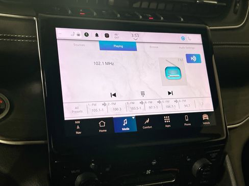 Used 2023 Jeep Grand Cherokee Limited AWD/4WD image 15