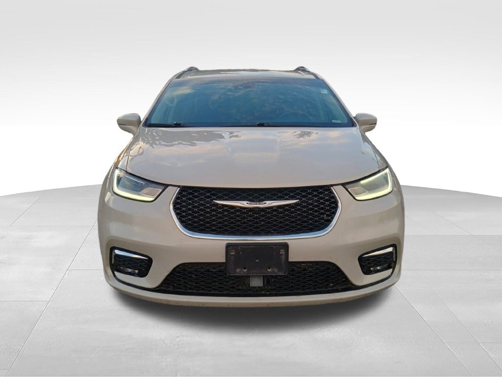 Used 2021 Chrysler Pacifica Touring-L FWD image 2