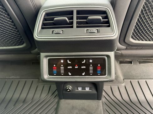 Used 2019 Audi e-tron Premium Plus image 16