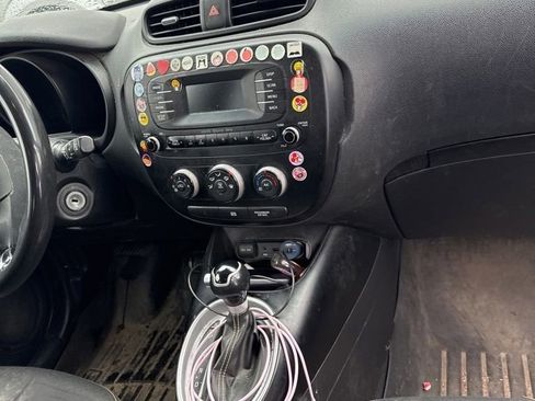 Used 2014 Kia Soul + FWD image 14