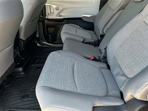 Used 2025 Toyota Sienna LE image 14