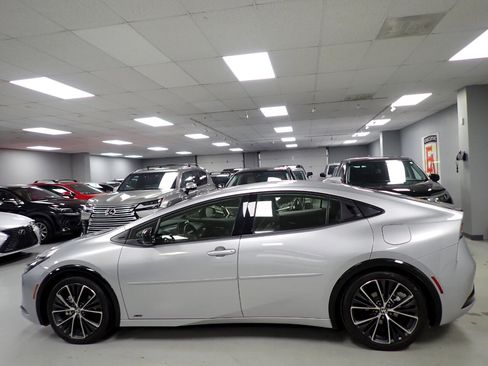 Used 2024 Toyota Prius XLE image 20