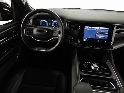 Used 2024 Jeep Wagoneer Series III image 18