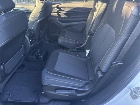 New 2025 Jeep Grand Cherokee L Laredo image 19