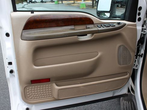 Used 2004 Ford F350 Lariat image 14