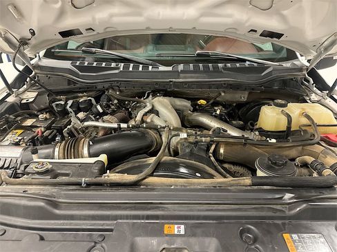 Used 2020 Ford F350 Platinum w/ FX4 Off-Road Package image 38