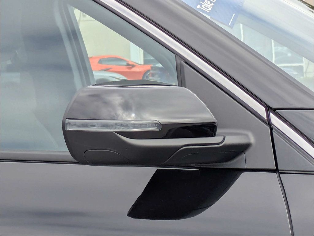 Used 2026 Chevrolet Traverse LT FWD image 13