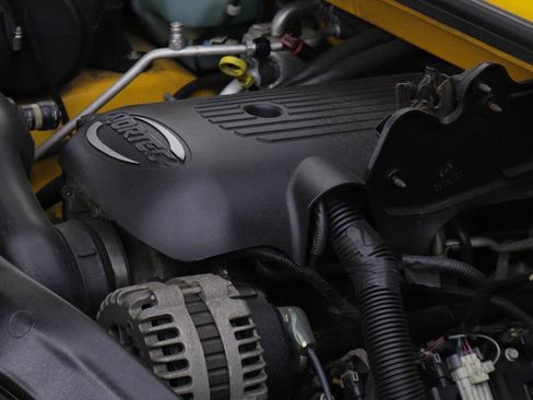 Used 2005 HUMMER H2 SUT w/ Preferred Equipment Group image 23