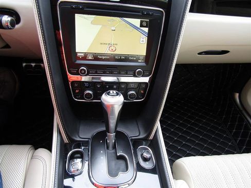 Used 2017 Bentley Flying Spur V8 image 23