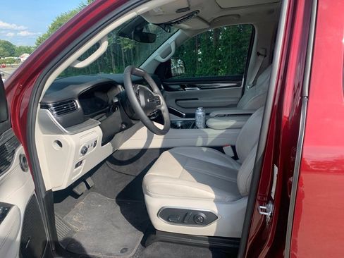 Used 2022 Jeep Wagoneer Series III RWD image 16