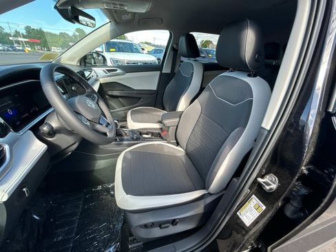 New 2025 Volkswagen Taos SE image 8