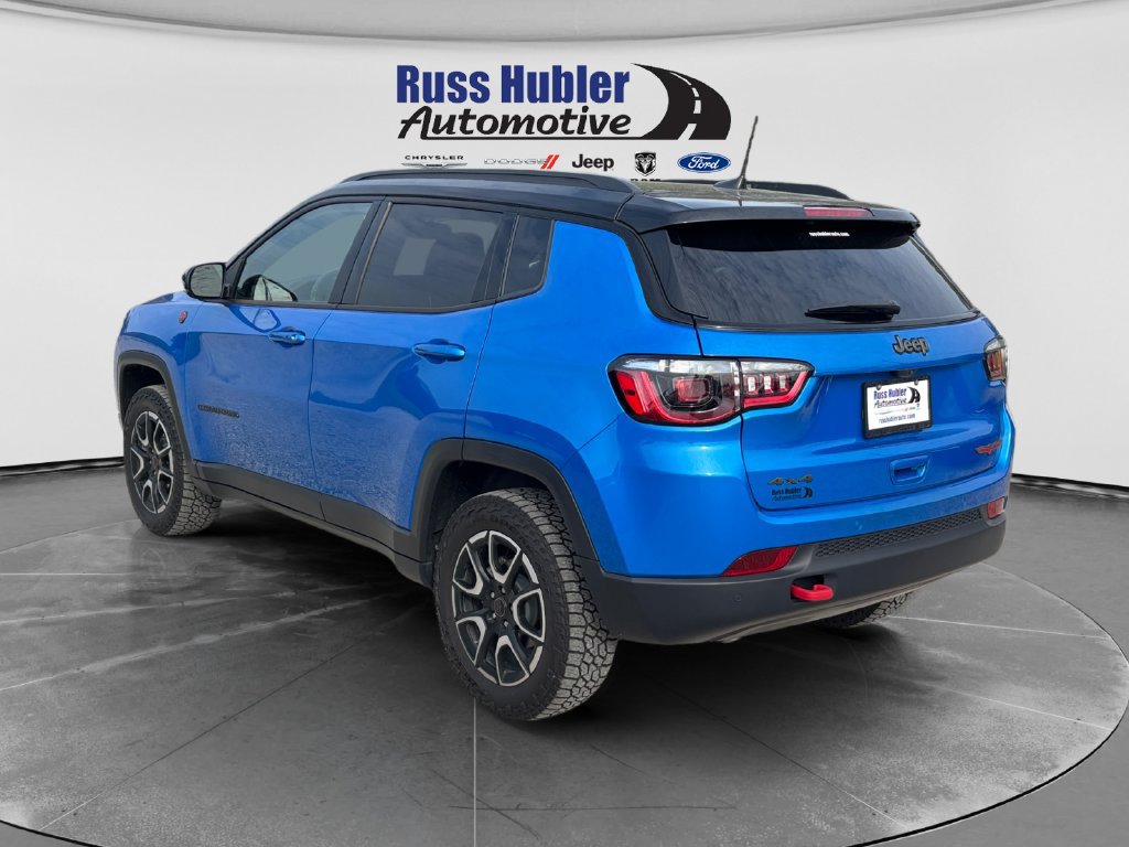 Used 2025 Jeep Compass Trailhawk w/ Sun & Sound Group AWD/4WD image 3