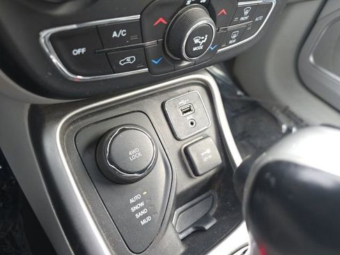 Used 2019 Jeep Compass Latitude w/ Popular Equipment Group image 15