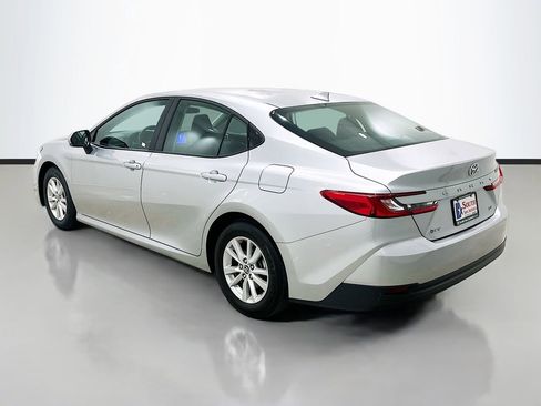 Used 2025 Toyota Camry LE FWD image 5