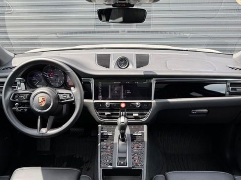 Certified 2025 Porsche Macan AWD/4WD image 17