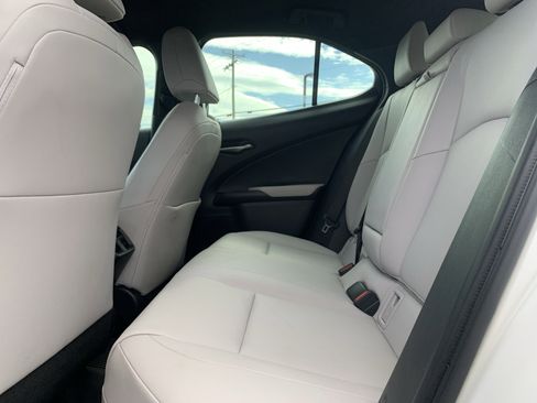 Used 2020 Lexus UX 200 w/ Premium Package image 32