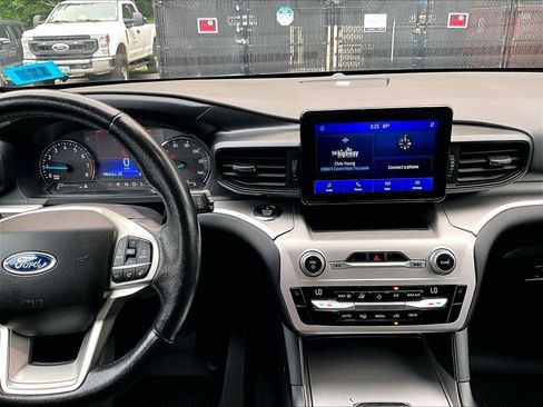 Used 2021 Ford Explorer XLT AWD/4WD image 6