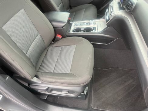 Used 2024 Ford Explorer XLT AWD/4WD image 61