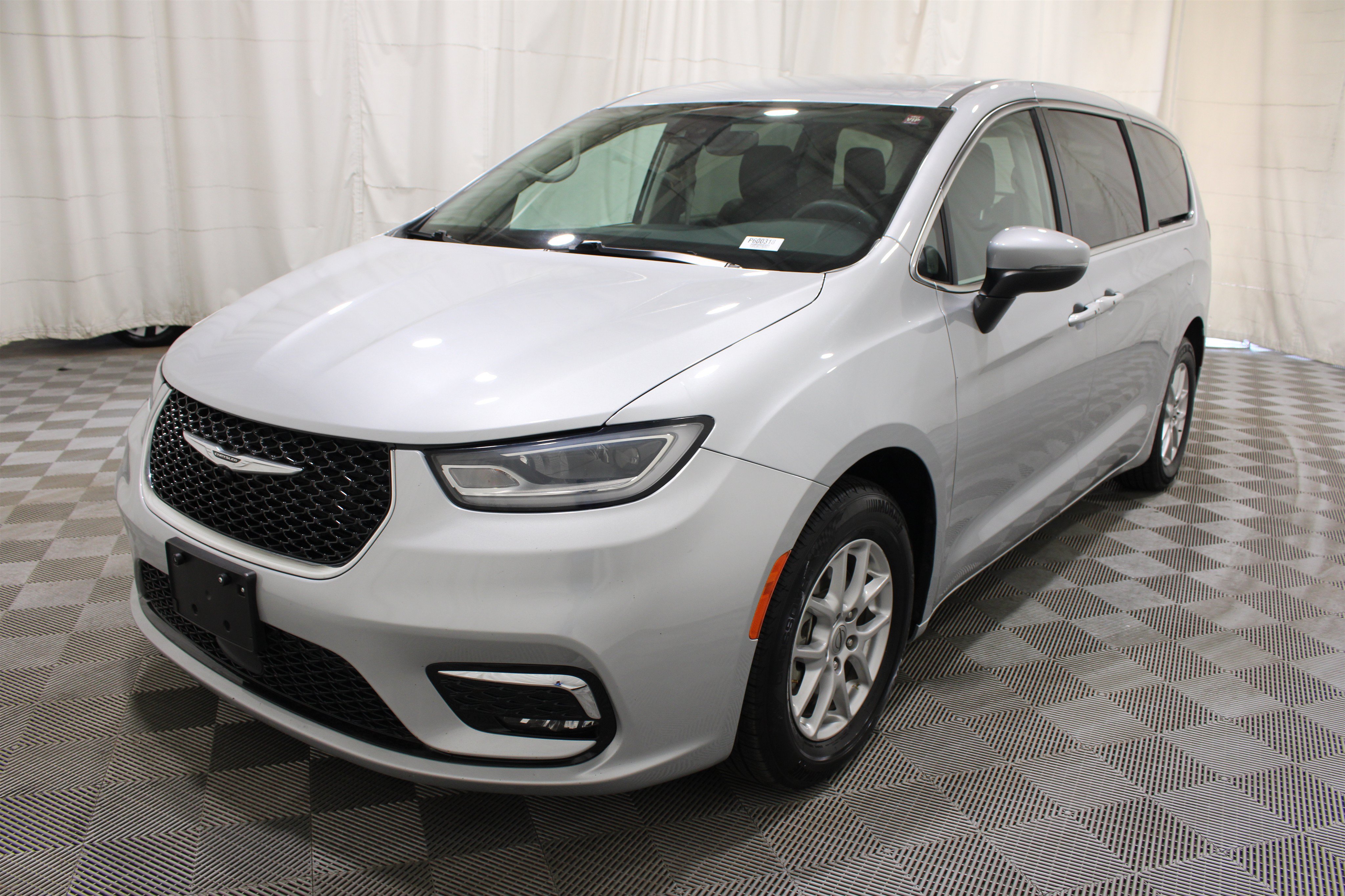 Used 2023 Chrysler Pacifica Touring-L FWD image 35
