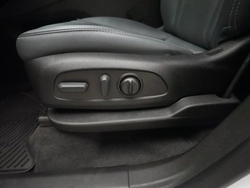 Used 2023 Buick Enclave Essence AWD/4WD image 30