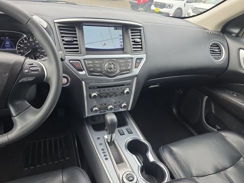 Used 2018 Nissan Pathfinder SL image 24