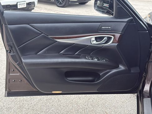 Used 2019 INFINITI Q70 Luxe w/ Sport Package image 8