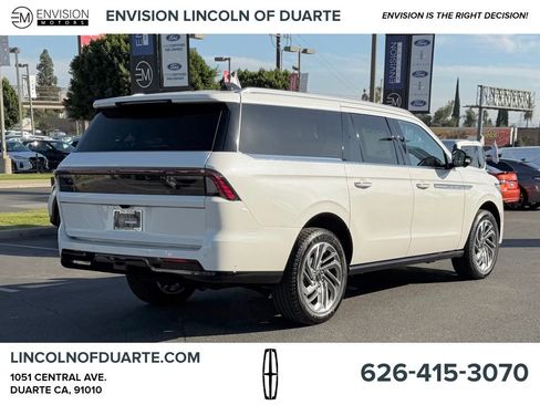 New 2025 Lincoln Navigator L Reserve image 9