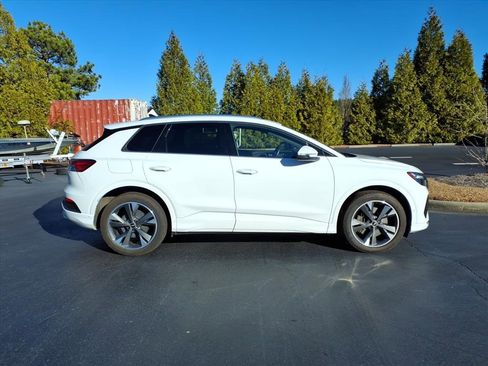 Used 2022 Audi Q4 e-tron Premium Plus image 2